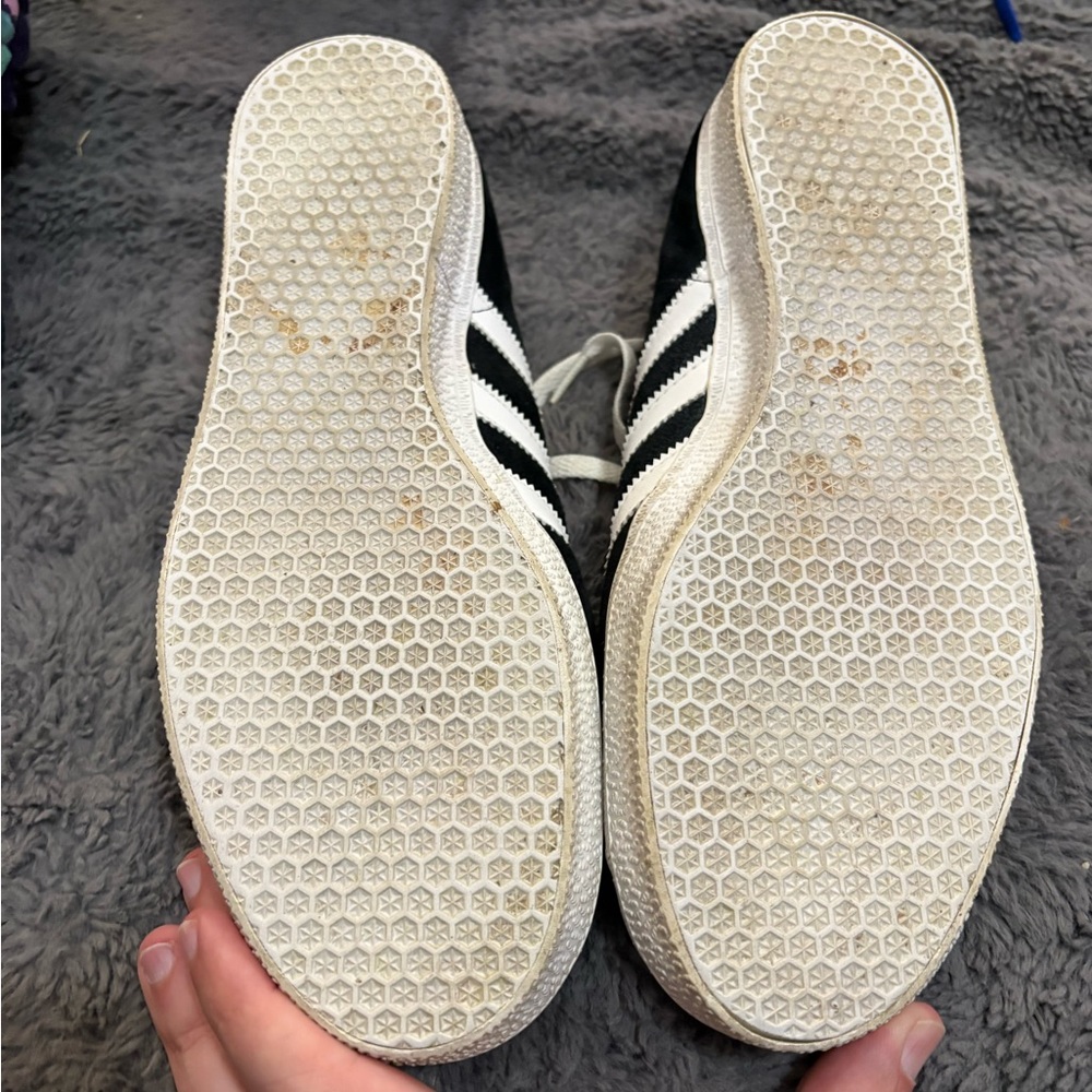 Men’s preowned Adidas gazelle, casual soccer sneaker size 10.5 - Picture 5 of 6